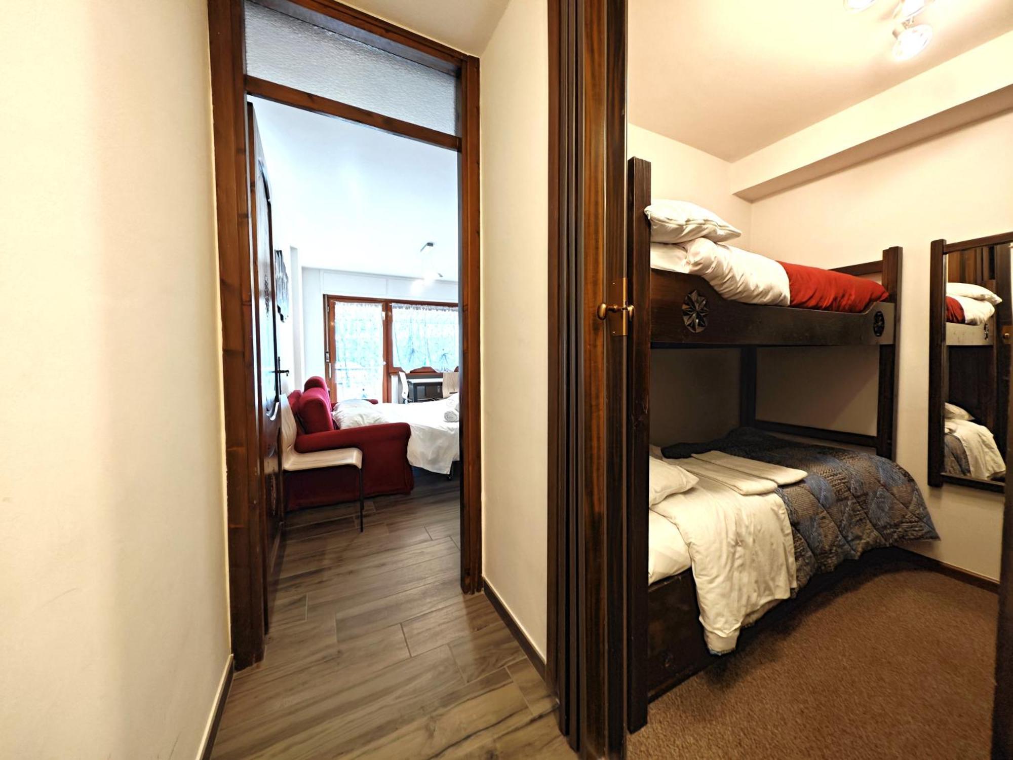 Hostdomus - City Center Apartment Colle Colle Sestriere Екстериор снимка