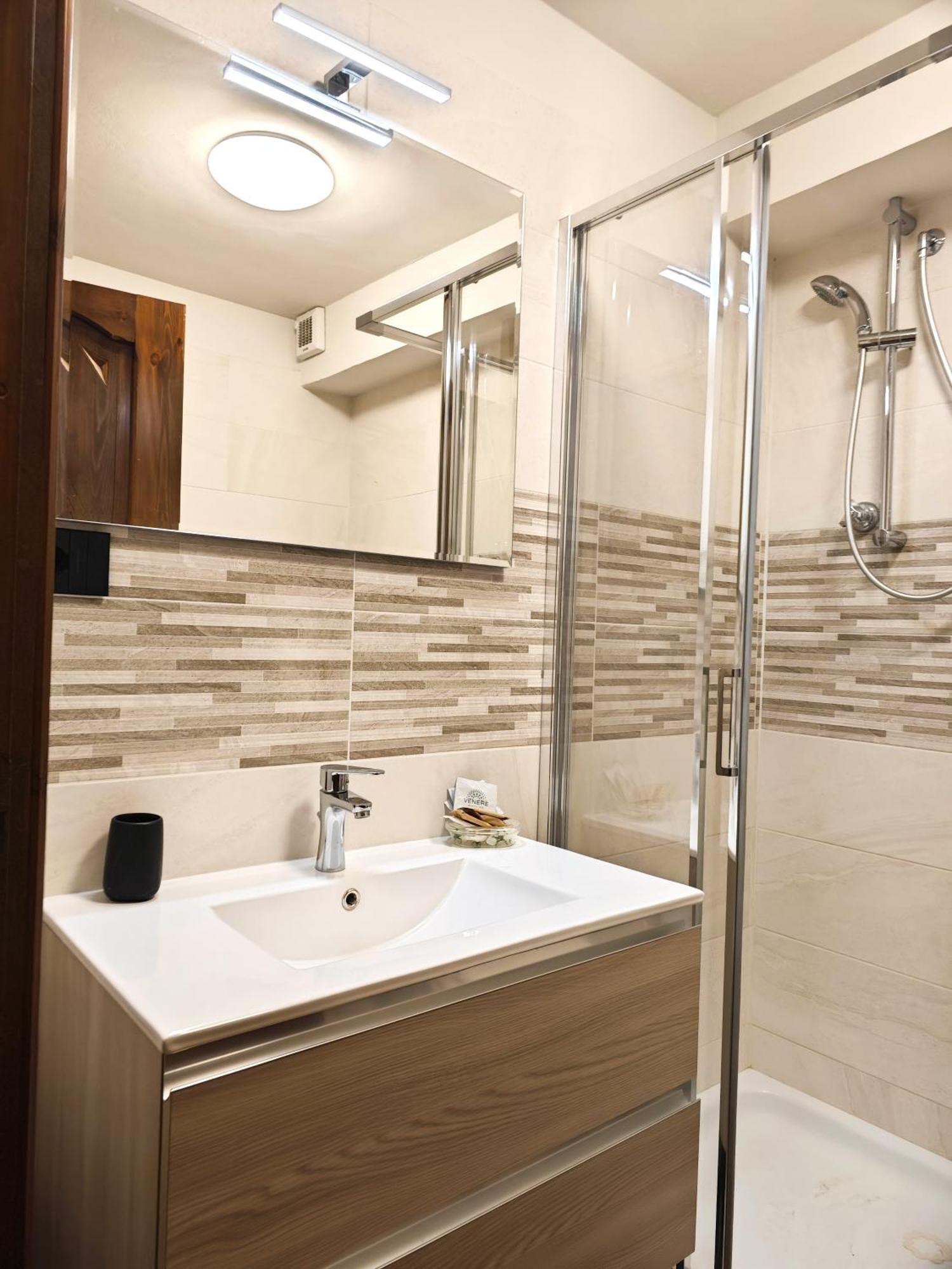 Hostdomus - City Center Apartment Colle Colle Sestriere Екстериор снимка