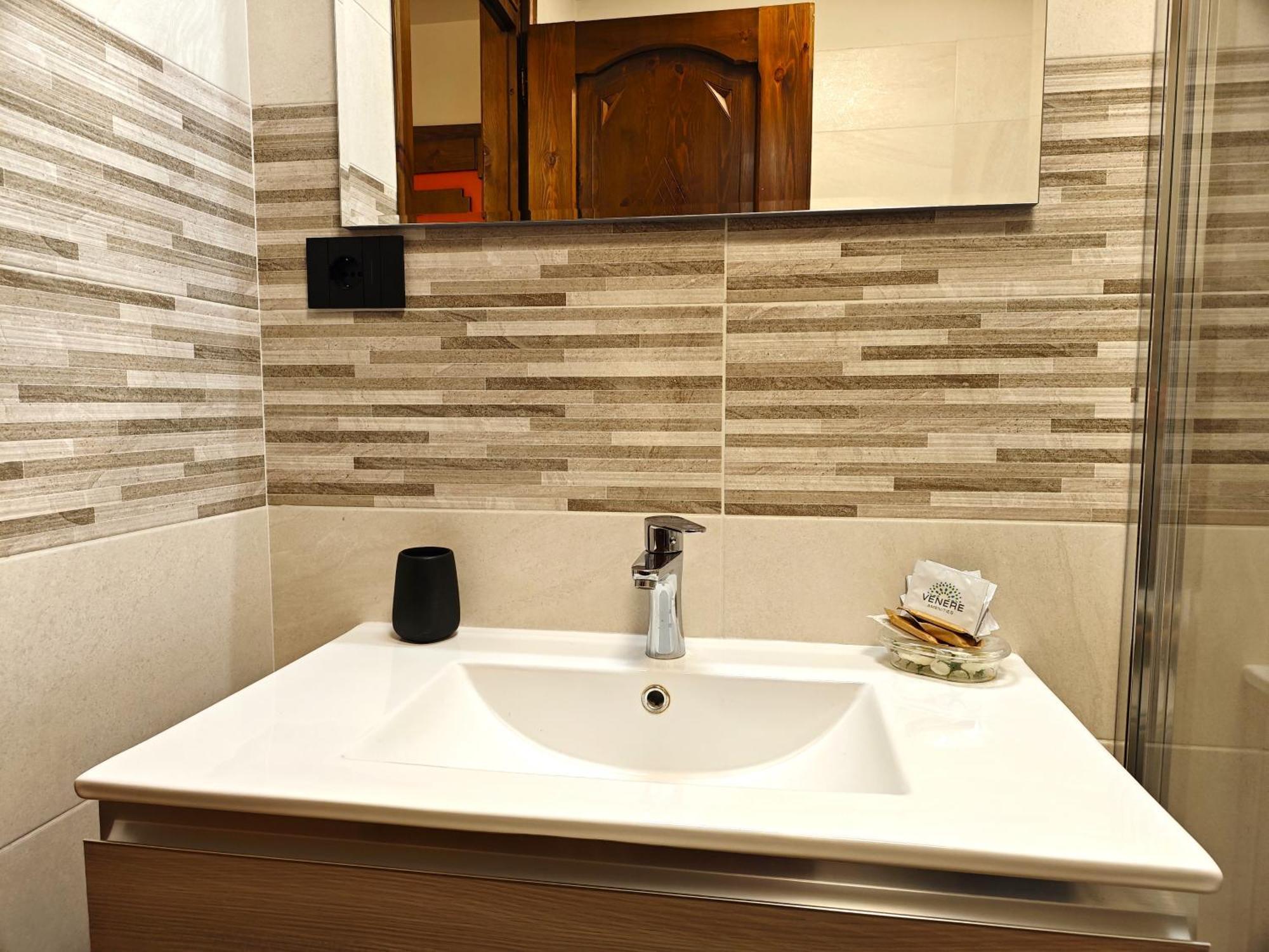 Hostdomus - City Center Apartment Colle Colle Sestriere Екстериор снимка